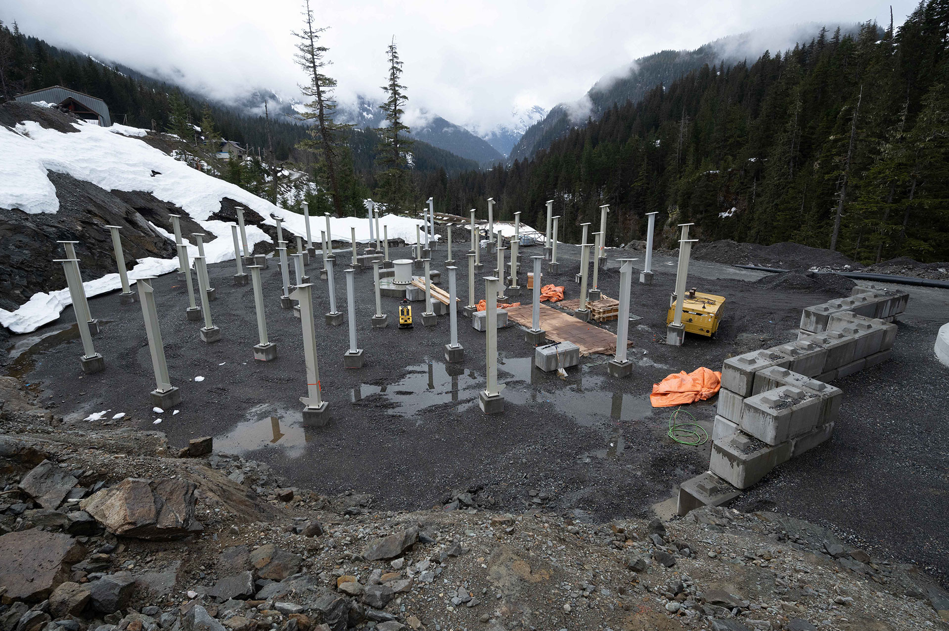 Several concrete and steel pillars staggered in a circular pattern